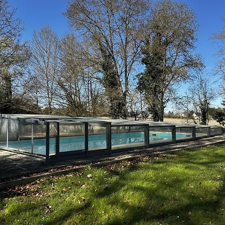 Hébergement de vacances D'exception à Avec Piscine Couverte - Fr-1-541-167 *